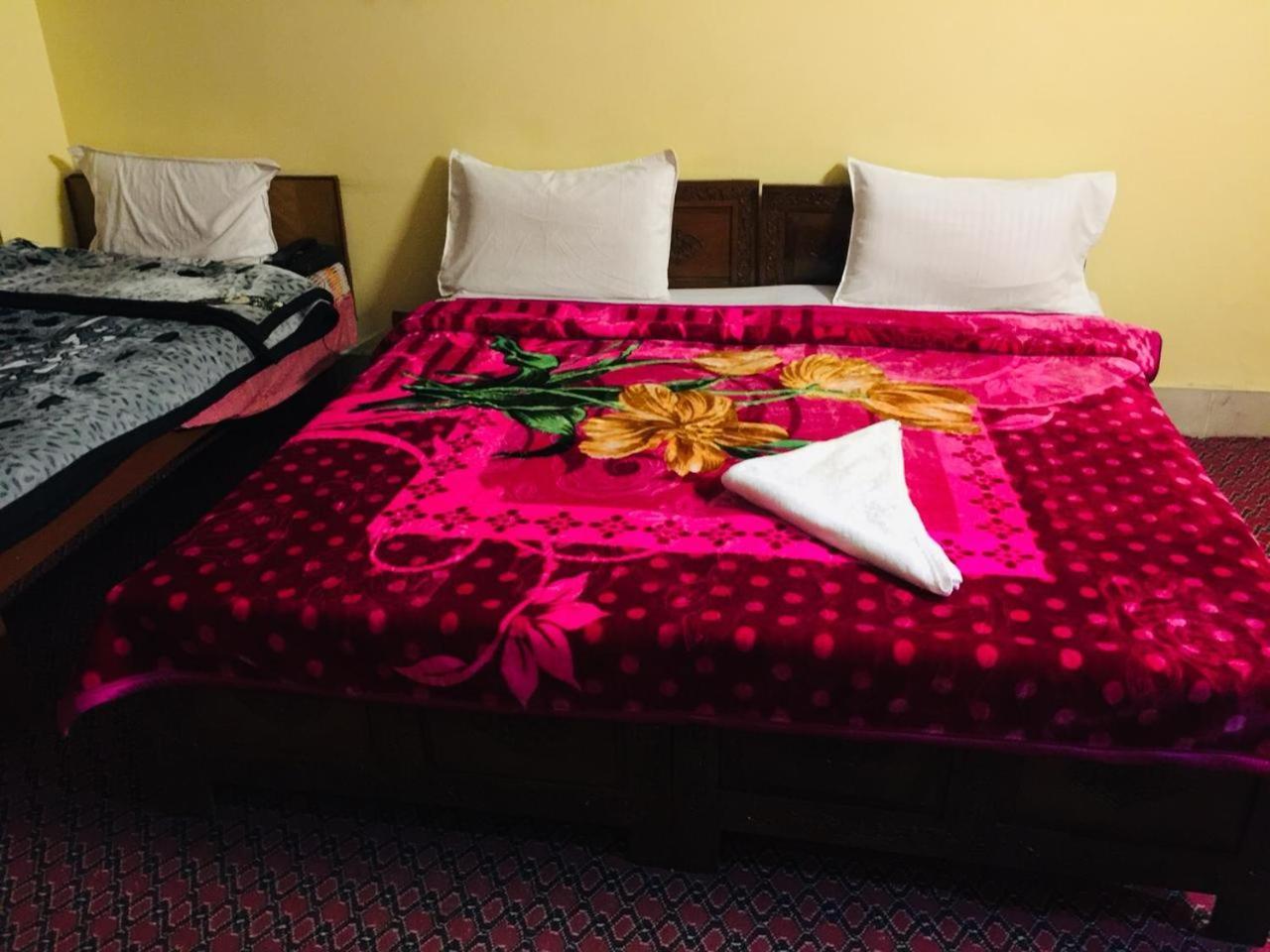 Kashmir Hill Town Hotel Srīnagar Kültér fotó