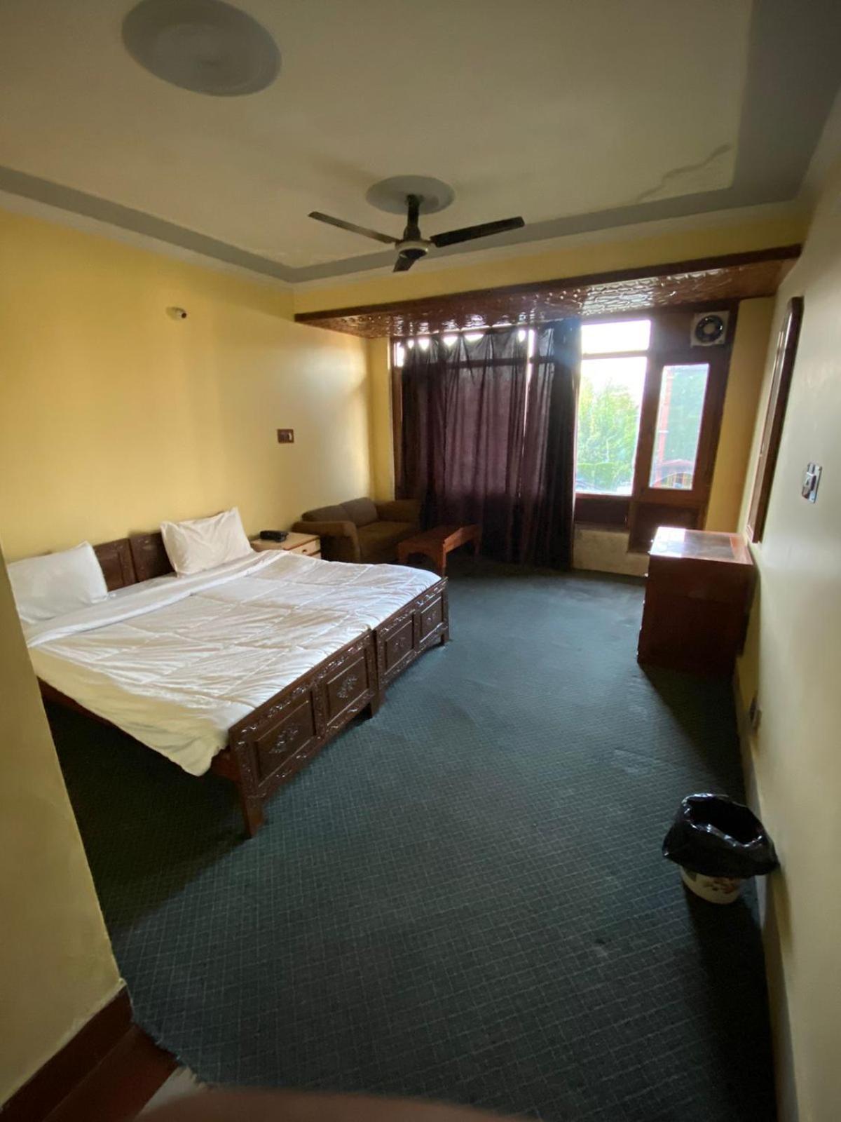 Kashmir Hill Town Hotel Srīnagar Kültér fotó